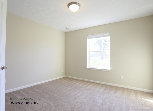 Building Photo - 213 Dove Ln