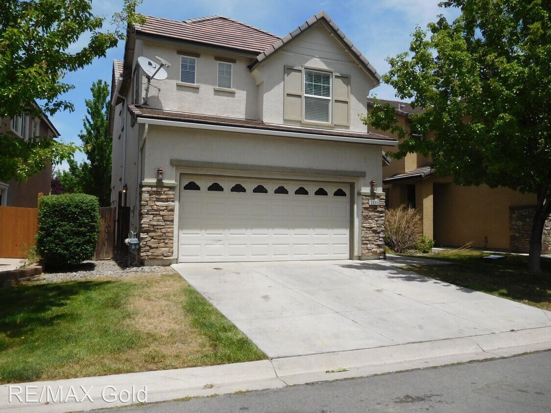 4 br, 2.5 bath House 3900 Dominus Drive House Rental in Sparks, NV