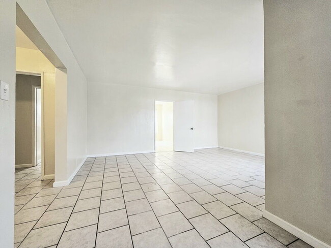 Building Photo - 2366 Venice Blvd.