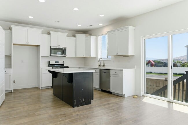 Building Photo - 5152 E Sequoia Way