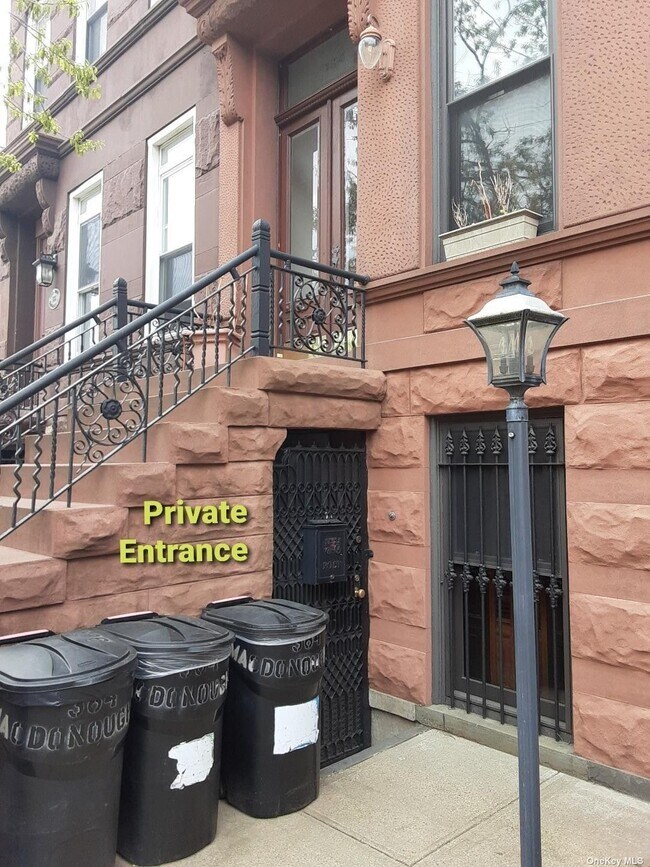 Building Photo - 384 MacDonough St