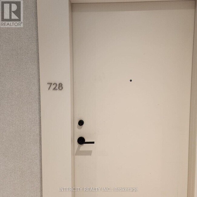 Photo du bâtiment - 2020 Bathurst St