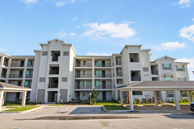 Building Photo - 12320 Wellen Golf St