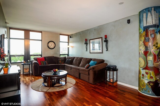 Building Photo - 1255 S State St