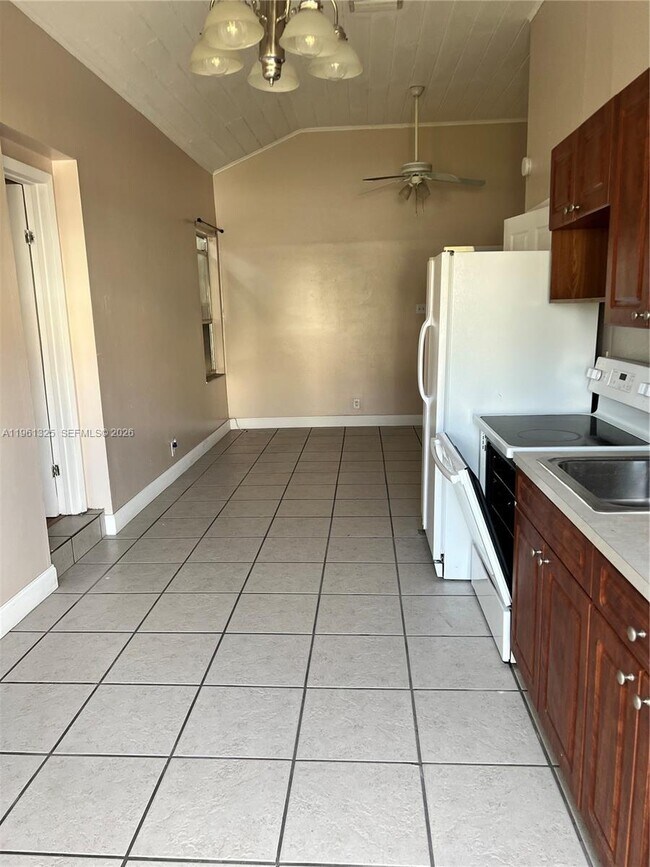 Building Photo - 410 N 58th Ave