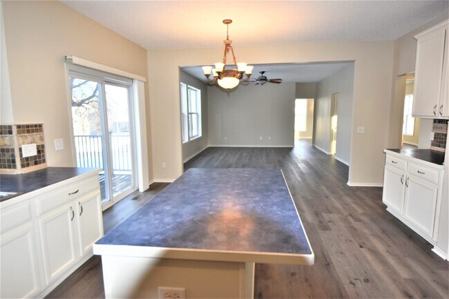 Building Photo - 7416 Aspen Cv S