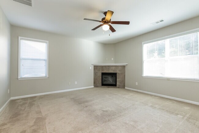 Building Photo - 251 Palisades Dr
