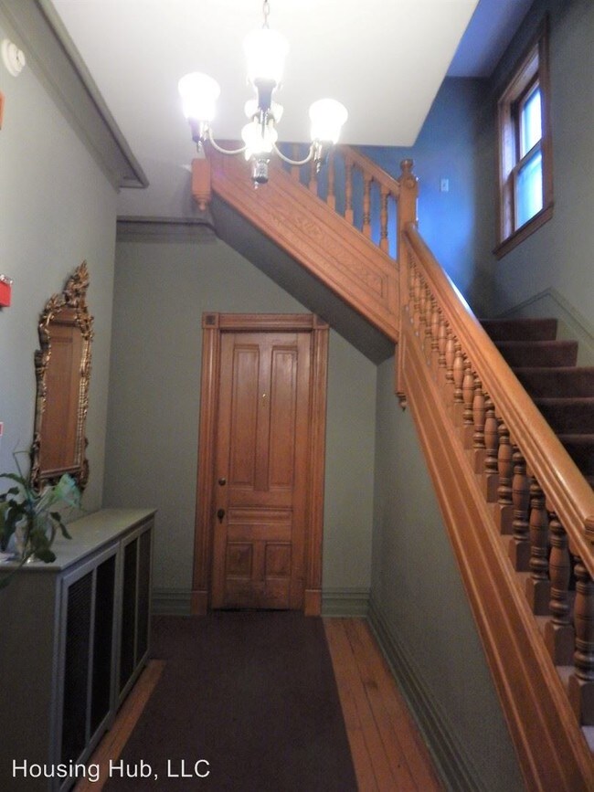 Building Photo - 462 Holly Ave