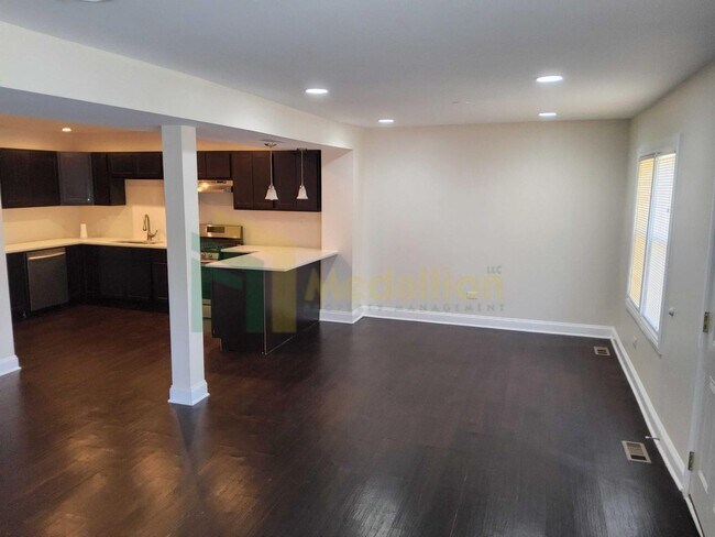 Building Photo - Modern & Spacious 4BR/3BA Home – Move-In R...
