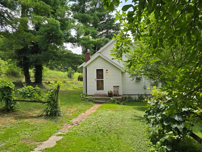 Building Photo - 106 Lowry St
