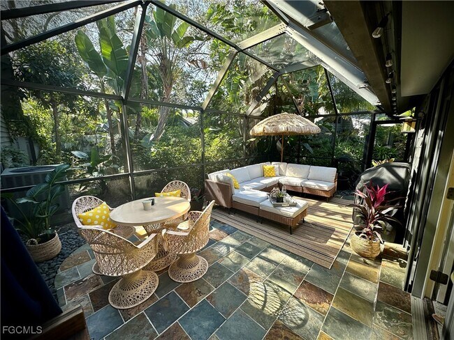 Foto del edificio - 1269 Solana Rd