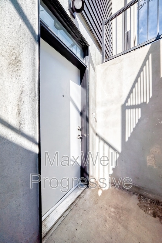 Building Photo - 11115-11151 51 St NW