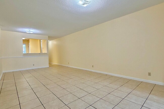Foto del edificio - AVAILABLE NOW! (Pet Friendly)