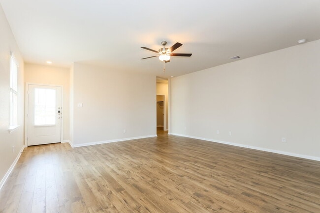 Building Photo - 15643 Plum Brk Dr