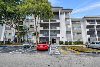 Building Photo - 711 N Pine Island Rd