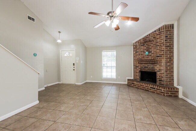 Foto del edificio - 2823 Forestbrook Dr