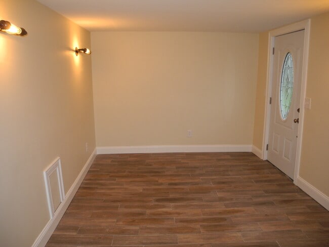 Building Photo - 407 Military Tpke