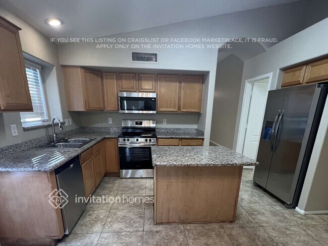 Foto del edificio - 15966 W Latham St