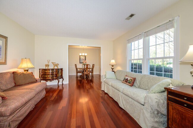 Building Photo - Charming home located in the heart of Char...