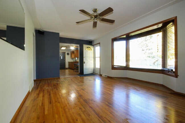 Foto del edificio - 4239 W 125th St