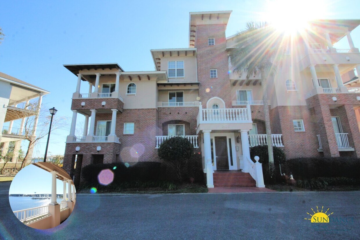 Foto principal - Experience luxurious waterfront living in ...