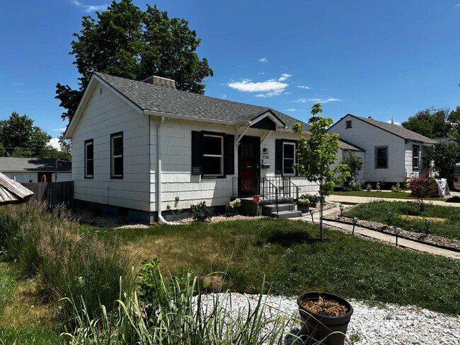 Building Photo - Charming 3-Bed Retreat with Finished Basement an Hardwood Floors!