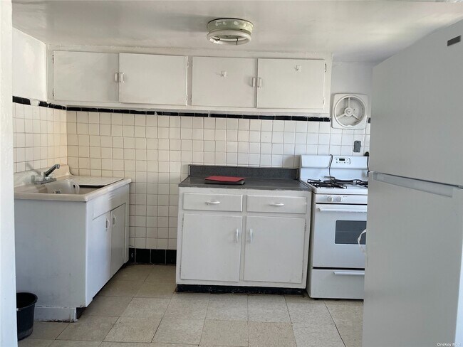 Building Photo - 434 Beach 69th St