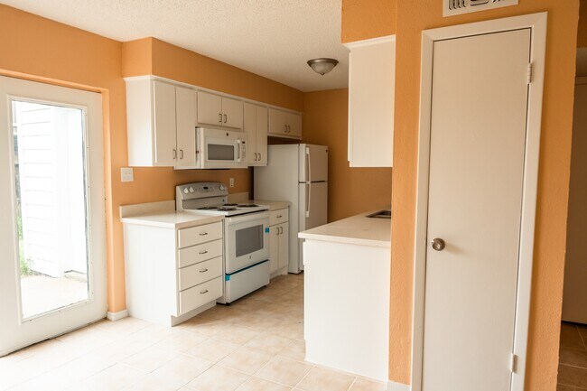 Foto del edificio - 1506 Eagle Lake Rd