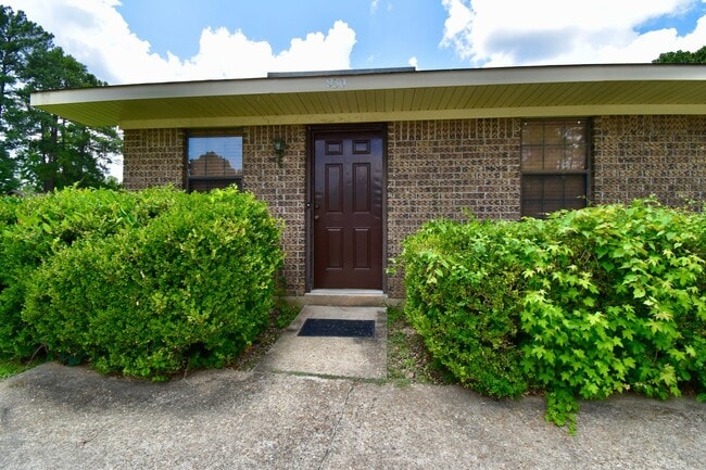 Building Photo - 930 Sybil Dr