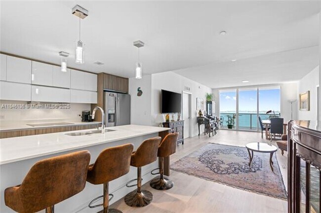 Foto del edificio - 600 NE 27th St