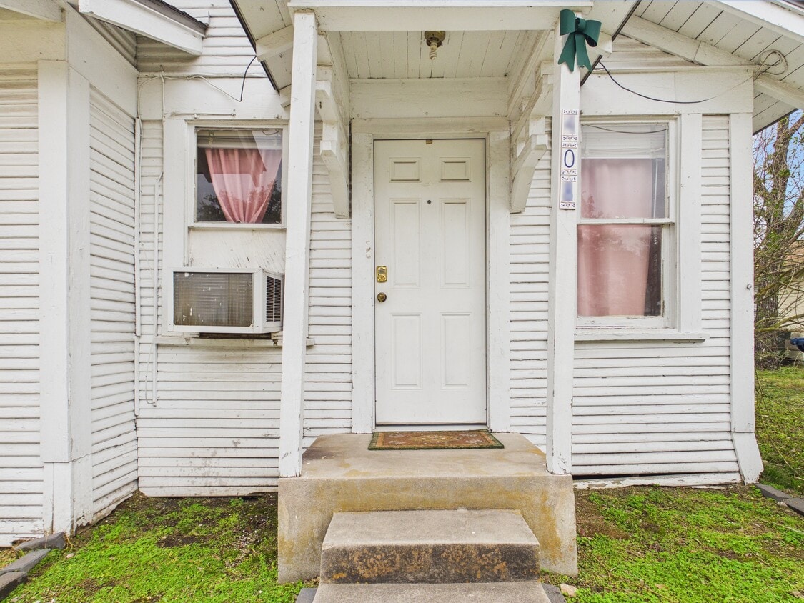 Building Photo - 408 Fairview Ave