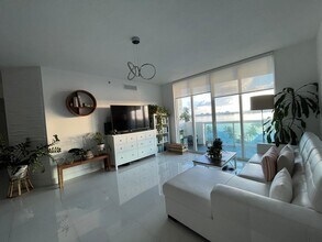 Building Photo - 7910 Harbor Island Dr