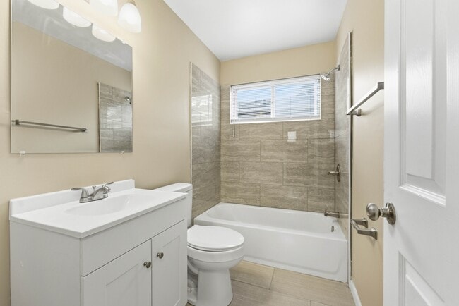 Foto del edificio - 19411 Rensellor St