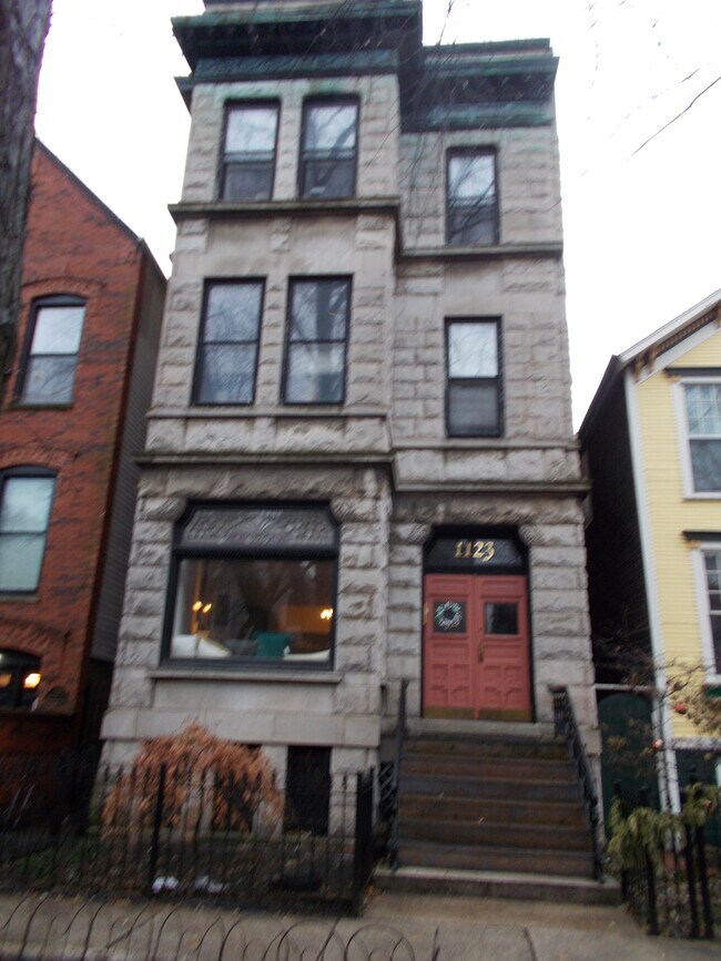Building Photo - 1123 W Drummond Pl