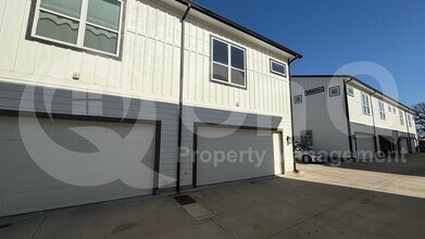 Building Photo - 2116 Shea Rd
