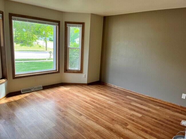 Foto del edificio - 7002 Longmeadow Rd