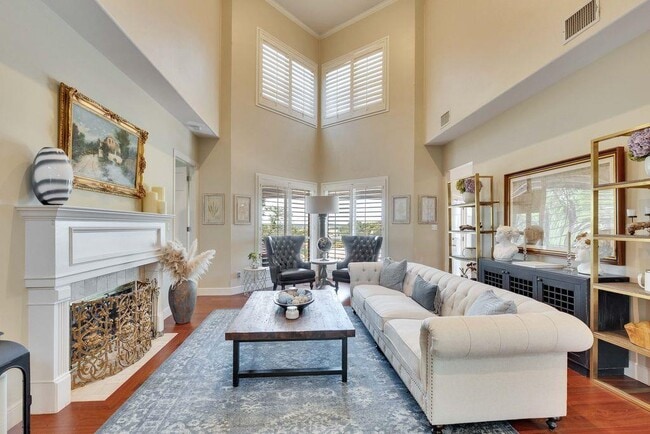Foto del edificio - 512 Beardsley Ln