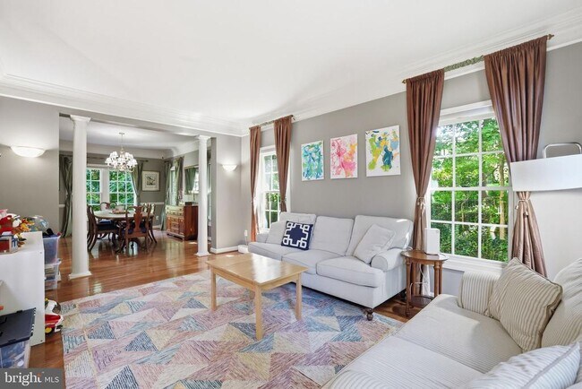 Foto del edificio - 5767 Bush Hill Dr