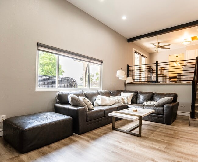 Foto del edificio - 8359 Webster St