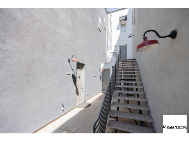 Building Photo - Premium 1/2 Split-Level Condo in Chandler ...