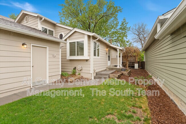 Foto del edificio - 483 E Arden Cir