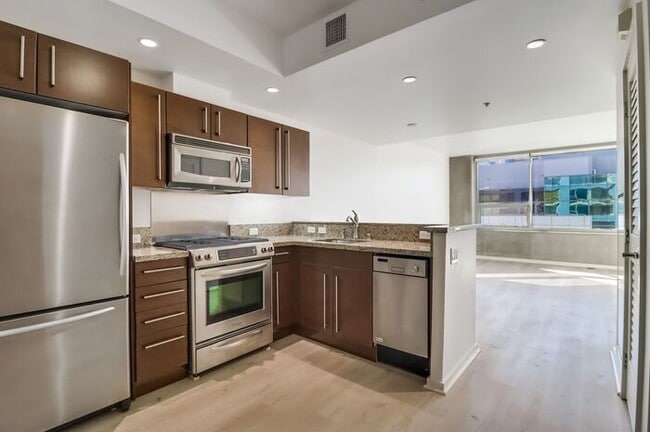 Foto del edificio - Stunning 1Bdm 1Ba Condo in the Heart of Do...