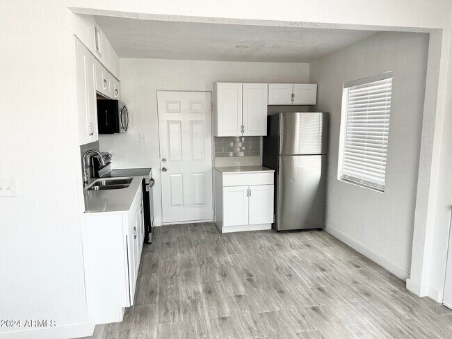 Foto del edificio - 6808 N 23rd Ave