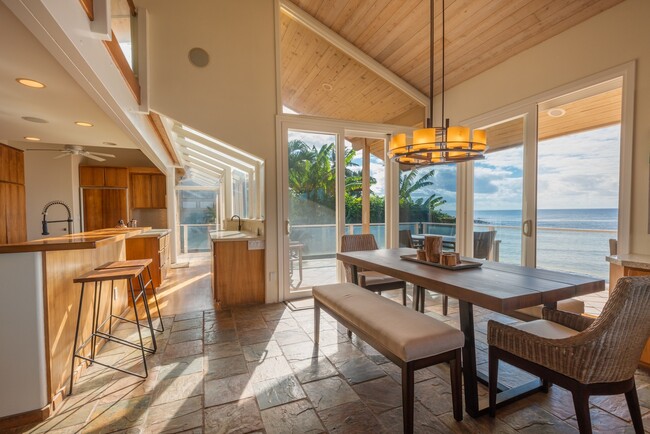 Foto del edificio - 3 Bedroom 2.5 Bathroom Pool Oceanfront Est...