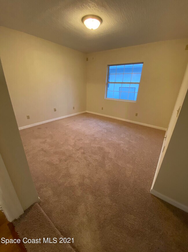 Building Photo - 1865 Guava Ave