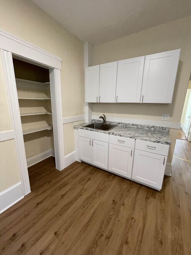 Building Photo - Amazing Location - Mission Hill 2Bed Near ...