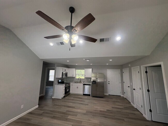 Foto del edificio - 3 Bed 2 Bath - New Construction Brick Homes