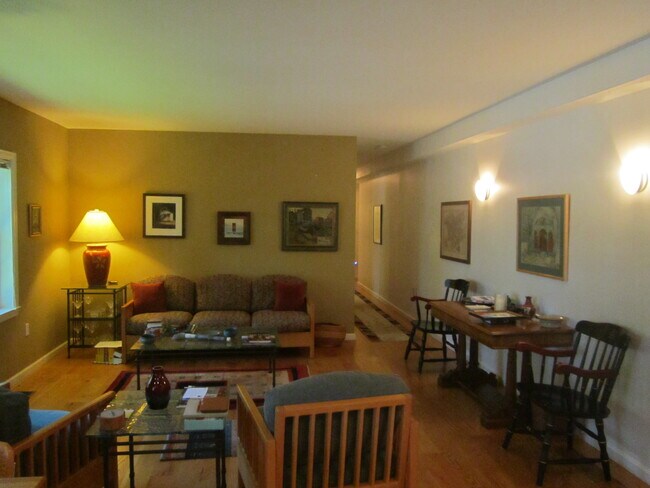 Building Photo - 55 Henry St