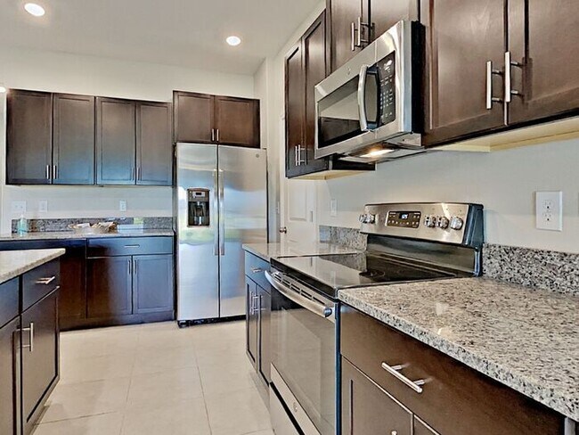 Building Photo - AVAILABLE NOW! 4 BEDROOM! THESE TOWNHOMES ...