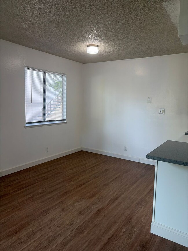 Foto del edificio - 2-Story Condo With Lots of Character!